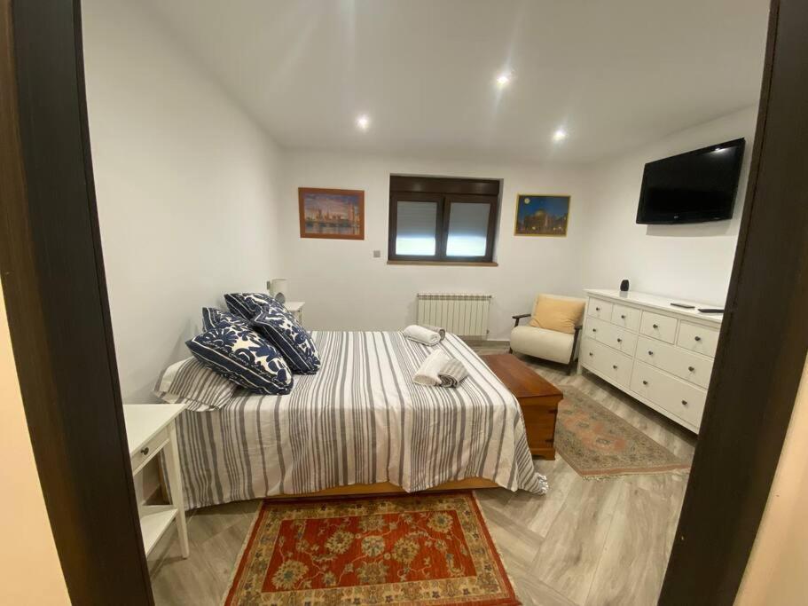 Apto. Entero. Nuevo Y Muy Comodo El Escorial Esterno foto